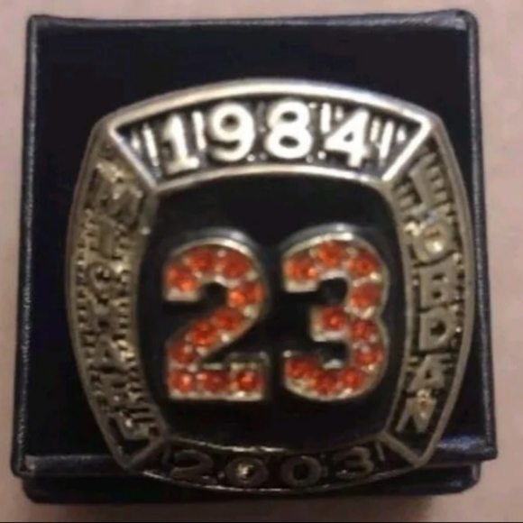 NEW! MICHAEL JORDAN CAREER HALL OF FAME SIZE 11 RING WITH RING BOX & POSTERS SET - Picture 11 of 17